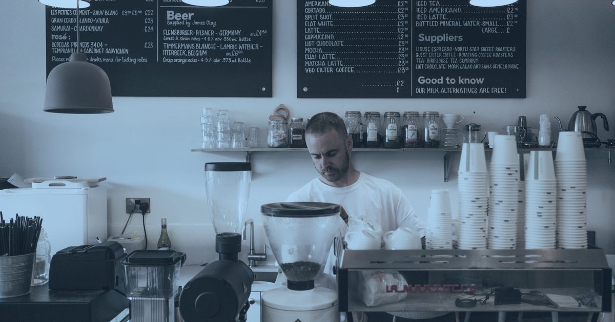 Autónomo digitalizando su negocio con ayudas a la transformación digital Autónomo digitalizando su negocio con ayudas a la transformación digital